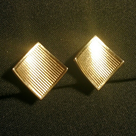 Napier - Clip-On Earrings Gold Tone Curved Square - Picture 3 of 8